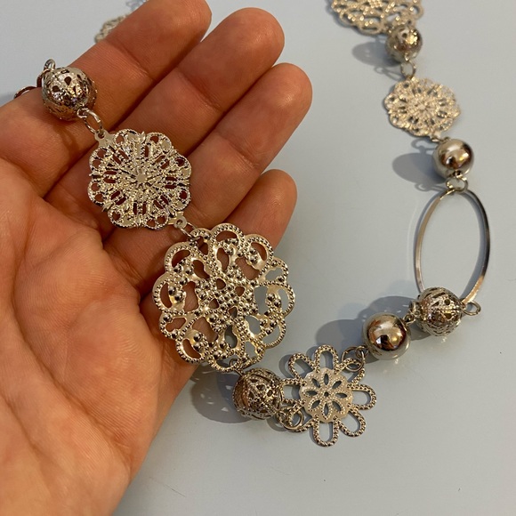 NEW!💙💎GORGEOUS FASHION NECKLACE!💎💙FLOWERS OVALS SILVER BALL BEADS! LOVELY! - Picture 2 of 7